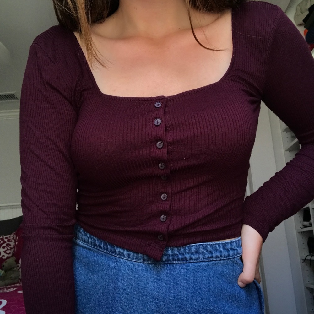 Long sleeve F21 burgundy square neck crop top!!!🌹